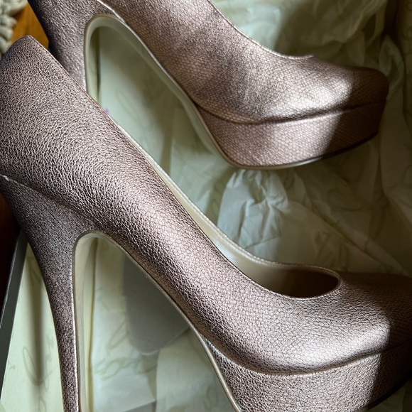 New Enzo Angiolini Rose Gold platforms size 7 - Picture 3 of 8